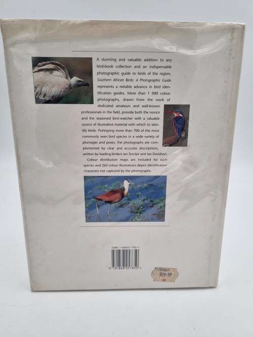 Southern African Birds ~ A Photographic Guide by Ian Sinclair and Ian Davidson