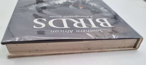 Southern African Birds ~ A Photographic Guide by Ian Sinclair and Ian Davidson