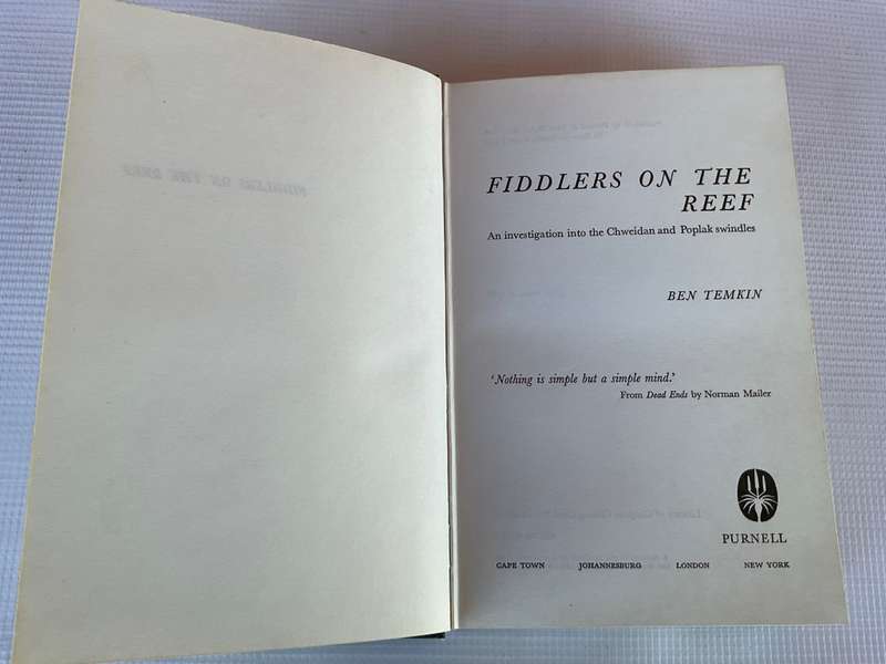Fiddlers On The Reef by Ben Temkin | The Chweidan And Poplak Swindles First Edition 1973