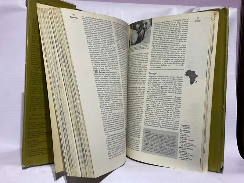 Britannica Book of the Year 1968 The 200th Anniversary Commemorative Issue