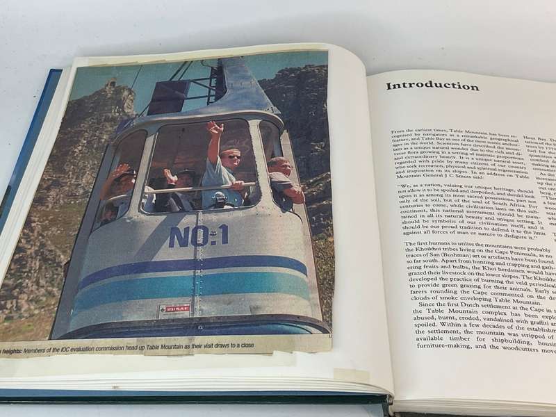 The Mountain: An Authoritative Guide to the Table Mountain Chain - Douglas Hey | Plus news clippings
