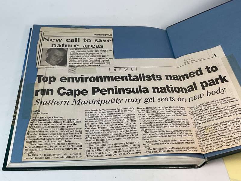 The Mountain: An Authoritative Guide to the Table Mountain Chain - Douglas Hey | Plus news clippings