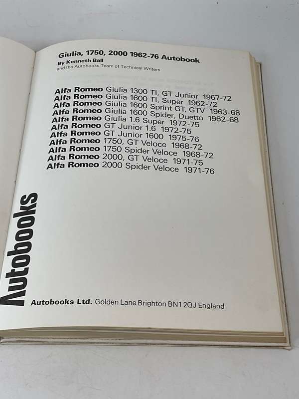 Alfa Romeo Giulia 1300 1600 1750 2000 1962-76 Autobook 724 - Kenneth Ball