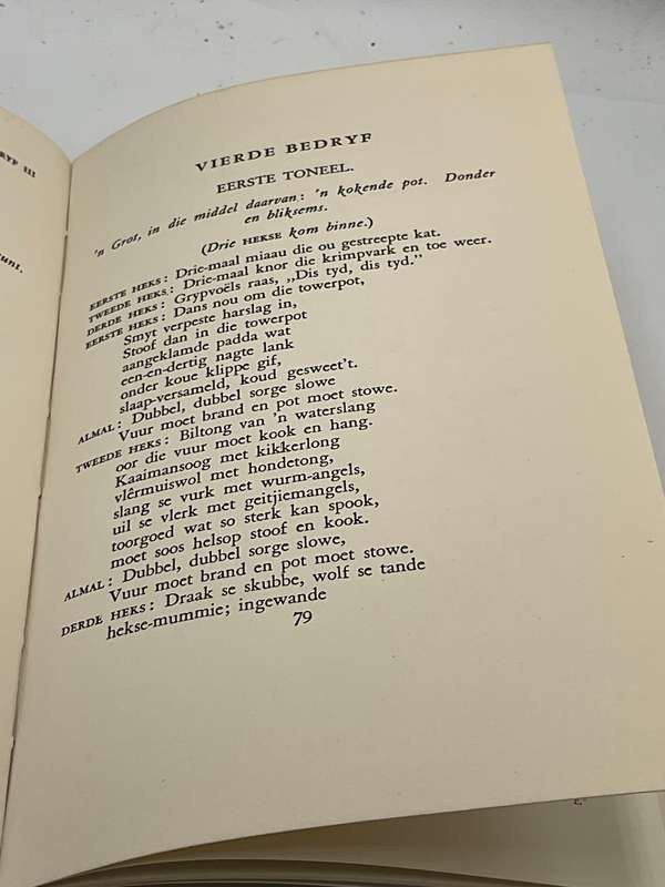 MACBETH deur William Shakespeare Vertaling: L.I. Coertze Eerste uitgawe 1948