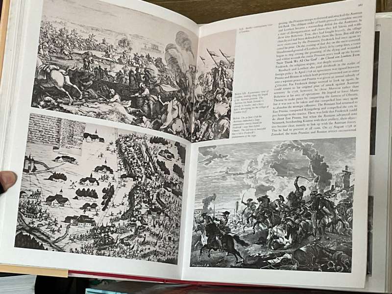 History of Warfare by HW Koch | Large & well illustrated