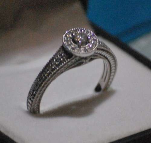 DaZzLiNg 0.400ct diamond Ring **R27412 white gold