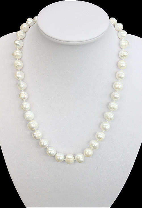 Fresh water pearl necklace