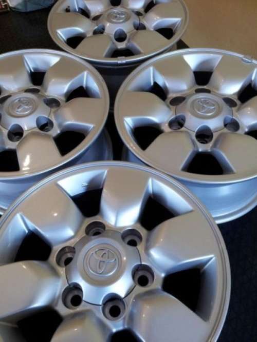 Toyota Hilux centre caps