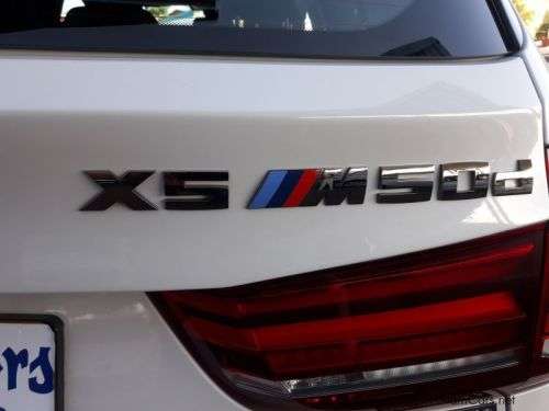 BMW X5 M50d labels