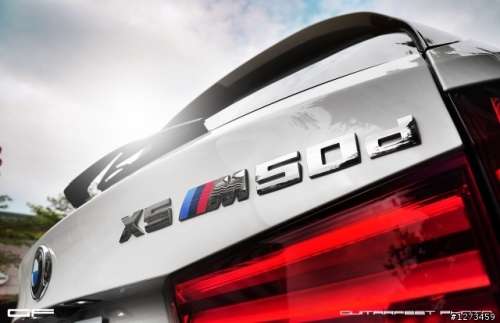 BMW X5 M50d labels