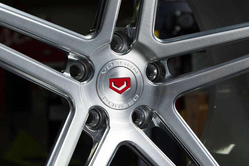 Vossen Center Caps (Black & Red)