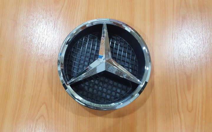 Mercedes W205 grill emblem