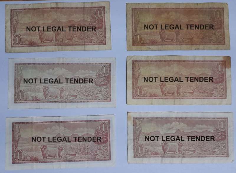 MIX LOT OF SOUTH AFRICAN BANK NOTES (ONE RANDS, TWO RANDS, FIVE RAND)