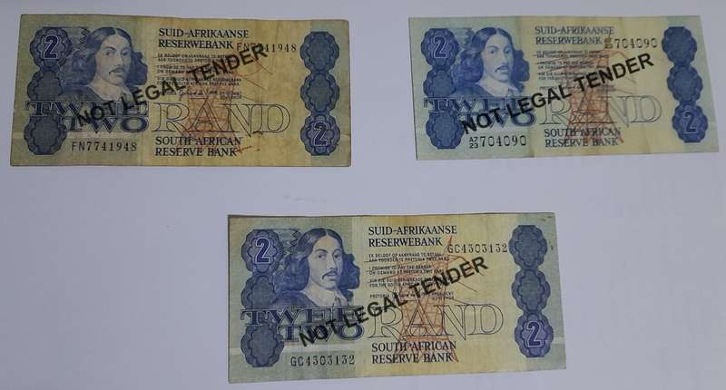 MIX LOT OF SOUTH AFRICAN BANK NOTES (ONE RANDS, TWO RANDS, FIVE RAND)
