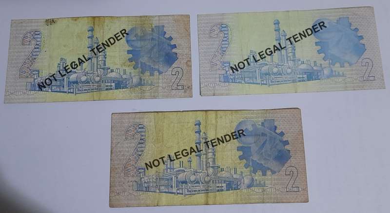 MIX LOT OF SOUTH AFRICAN BANK NOTES (ONE RANDS, TWO RANDS, FIVE RAND)