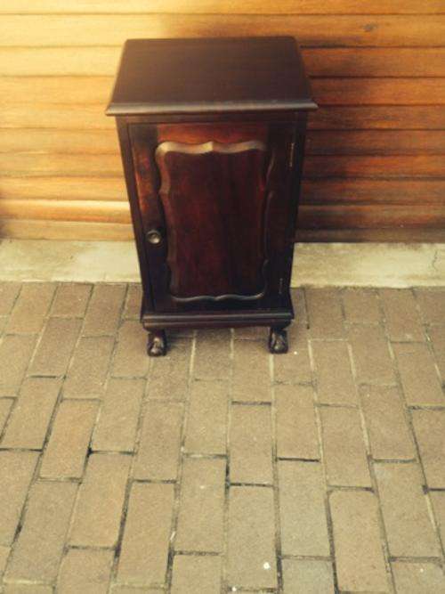 WOODEN BEDSIDE TABLE IMBUIA