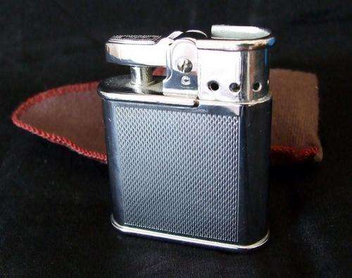Vintage Art Deco chrome Ronson WHIRLWIND petrol lighter in great condition with engraved cartouche