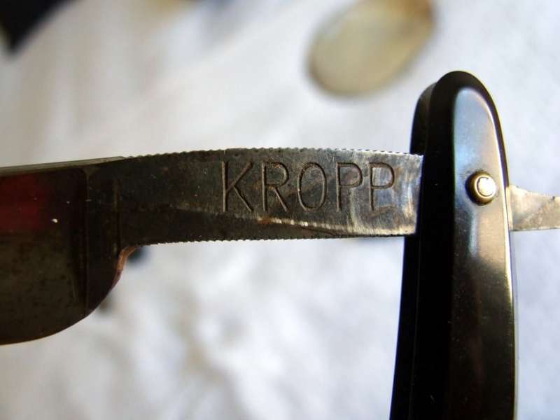 Vintage KROPP Straight Razor in good condition, in James Gregg, Cutler, Sloane Square, box