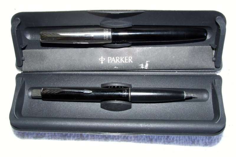 PARKER FRONTIER FOUNTAIN PEN AND PENCIL SET IN ORIGINAL CASE, WITH PAPER, UN-INKED