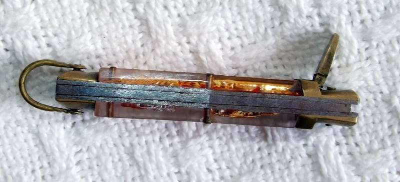 A vintage pocket lock/spring flick knife with 60mm blade.