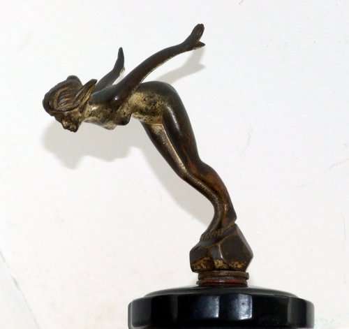VINTAGE "DIVING LADY" CAR HOOD ORNAMENT MOUNTED ON BAKELITE RADIATOR CAP
