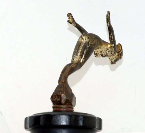 VINTAGE "DIVING LADY" CAR HOOD ORNAMENT MOUNTED ON BAKELITE RADIATOR CAP