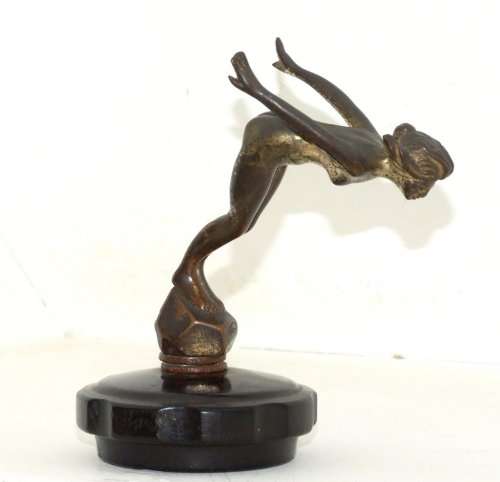 VINTAGE "DIVING LADY" CAR HOOD ORNAMENT MOUNTED ON BAKELITE RADIATOR CAP