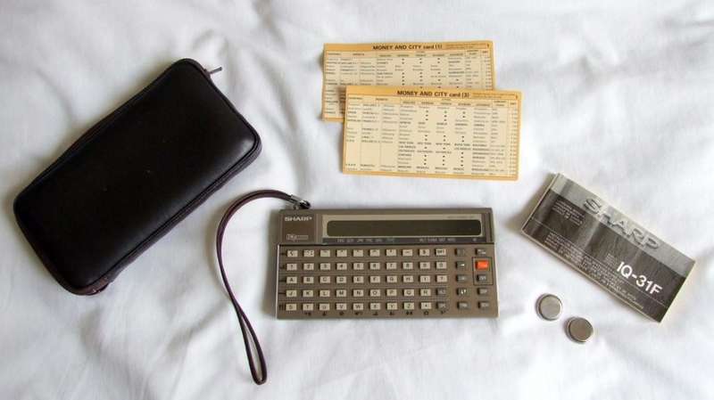 Vintage  SHARP IQ3100 Electronic Translator Calculator with 2 modules - French/Italian
