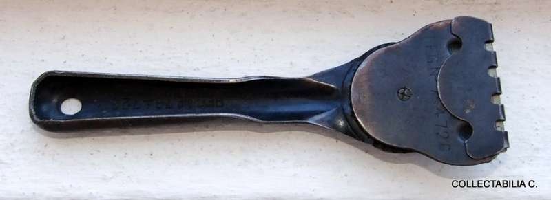 Patented metal detail scraper tool uses razor blades -"UNIVERSAL ZIPPA" Wonderful!