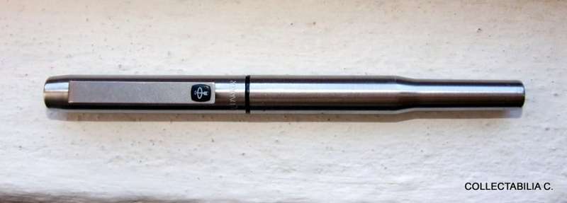 Classic black and brushed steel Parker 25 Flighter Fountain Pen in excellent condition, engraved.
