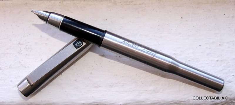 Classic black and brushed steel Parker 25 Flighter Fountain Pen in excellent condition, engraved.