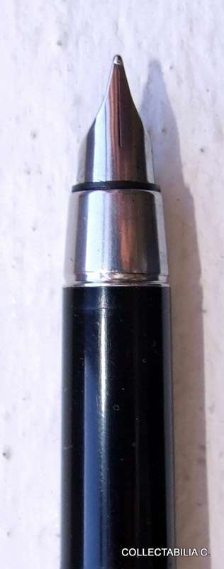Classic black and brushed steel Parker 25 Flighter Fountain Pen in excellent condition, engraved.
