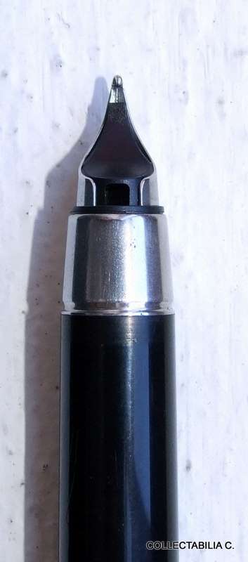 Classic black and brushed steel Parker 25 Flighter Fountain Pen in excellent condition, engraved.