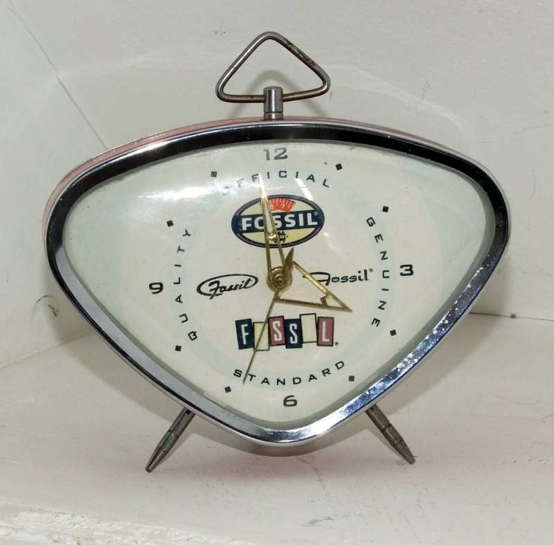 RETRO CLASSIC OFFICIAL FOSSIL ALARM CLOCK, 1950'S STYLE