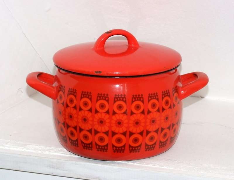 Vintage FINEL Finland Danish Modern Red Daisy Enamel pot with lid 17cms diameter by Kaj Franck
