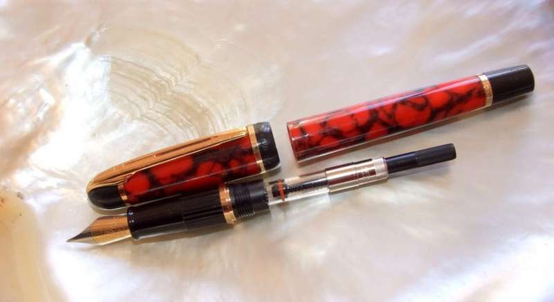 Beautiful Waterman Phileas red & black marbled Fountain Pen, with converter, unused, as new.