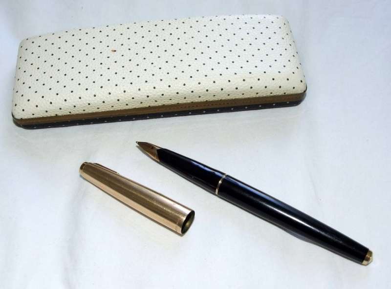 Vintage Boxed Black & Rolled Gold Parker 65 Pen in good working condition.