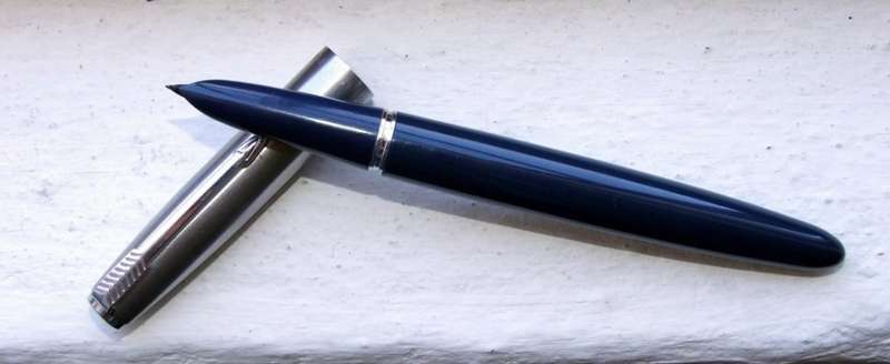 Parker 21 in excellent condition, Blue with Lustraloy Cap, working.