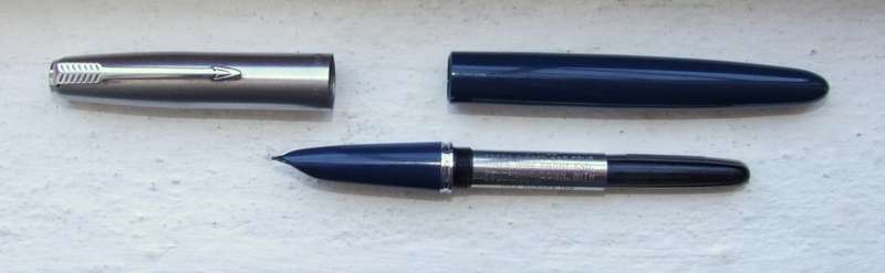 Parker 21 in excellent condition, Blue with Lustraloy Cap, working.
