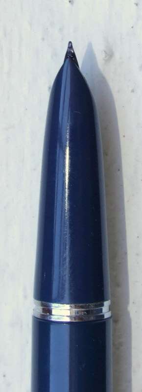 Parker 21 in excellent condition, Blue with Lustraloy Cap, working.