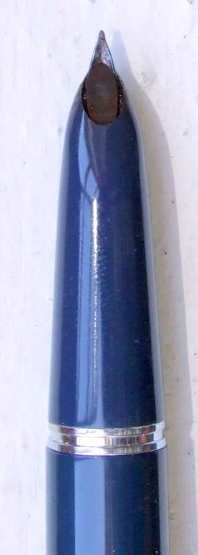 Parker 21 in excellent condition, Blue with Lustraloy Cap, working.