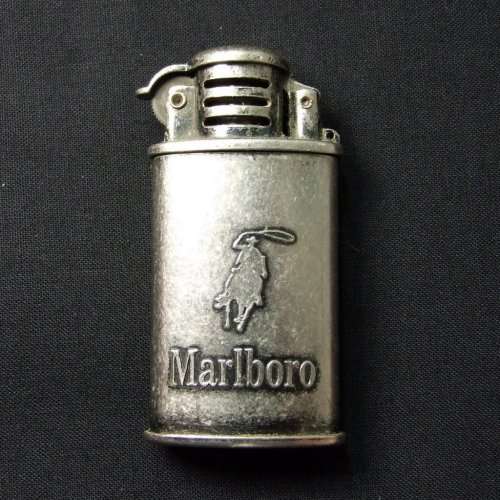 RARE VINTAGE MARLBORO LIFT ARM PETROL LIGHTER WITH "MARLBORO MAN"
