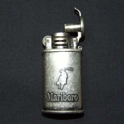 RARE VINTAGE MARLBORO LIFT ARM PETROL LIGHTER WITH "MARLBORO MAN"