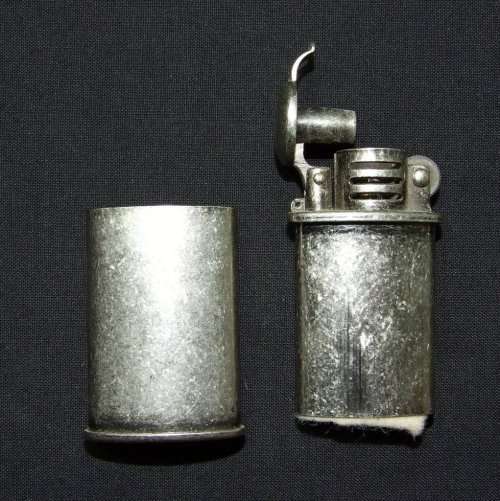 RARE VINTAGE MARLBORO LIFT ARM PETROL LIGHTER WITH "MARLBORO MAN"