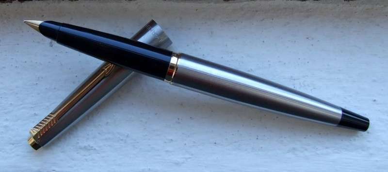 Elegant vintage PARKER 45 Black, Steel and Gold Fountain Pen, converter, great condition & working!