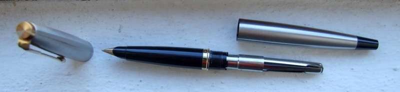 Elegant vintage PARKER 45 Black, Steel and Gold Fountain Pen, converter, great condition & working!