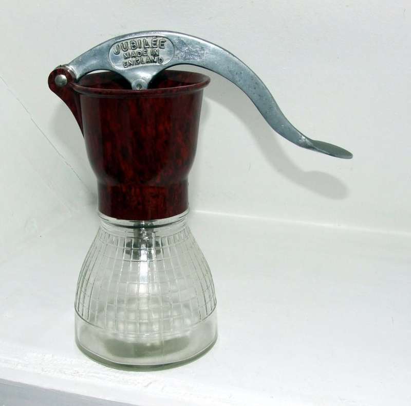 Vintage Art Deco BEL Jubilee Glass, Bakelite and Aluminium Cream Maker in great condition