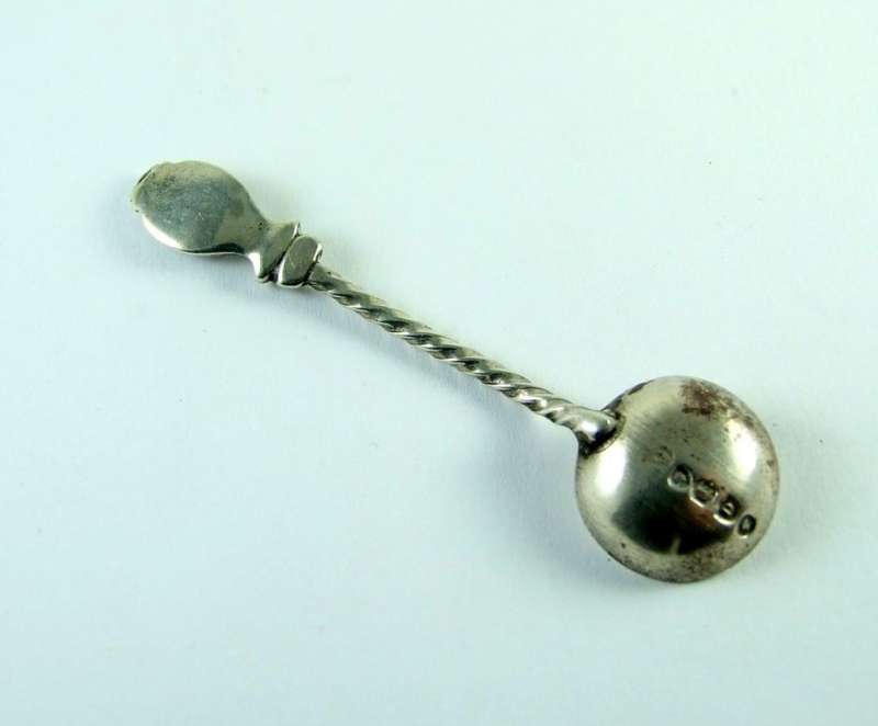 BEAUTIFUL ANTIQUE HALLMARKED SILVER SALT SPOON: LONDON 1879, 70MM, 6 GRAMS