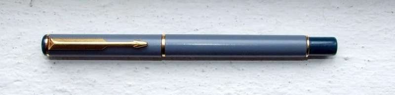An unusual "feathered clip" gf PARKER VECTOR Fountain Pen in working condition.