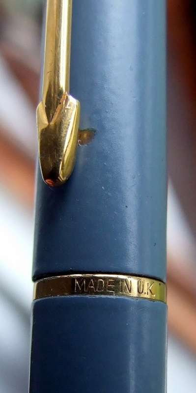 An unusual "feathered clip" gf PARKER VECTOR Fountain Pen in working condition.